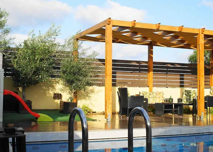 The Blue Leaf Family Villa